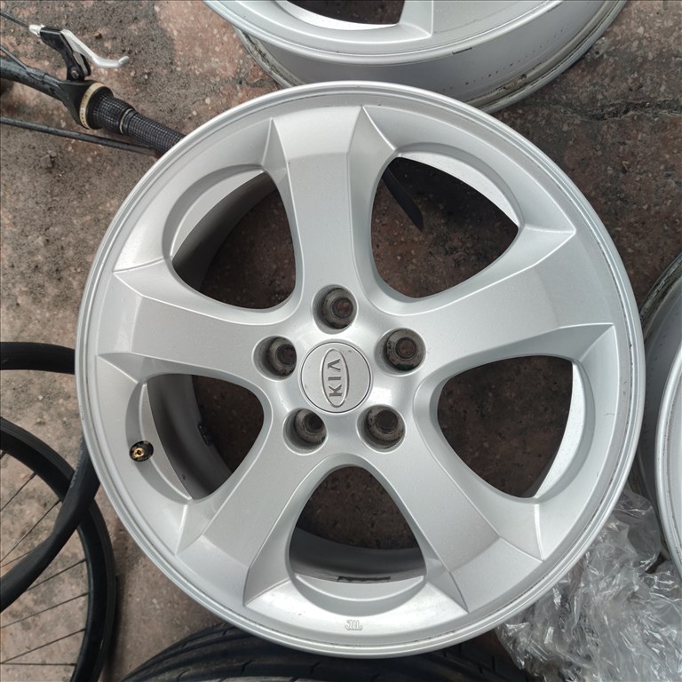 5x114,3 17 Gyári Kia alufelni 120000ft a 4db/111/ 2. kép