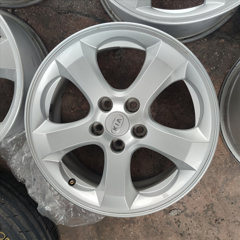 5x114,3 17 Gyári Kia alufelni 120000ft a 4db/111/ 3. kép