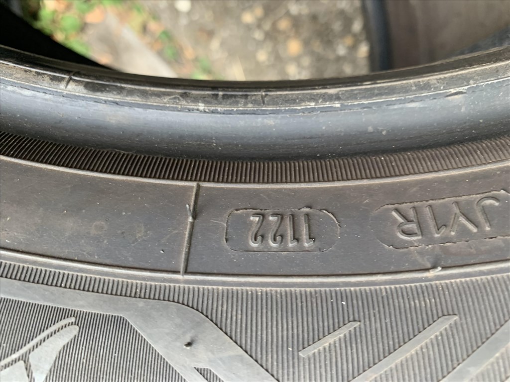  225/5519" használt Goodyear nyári gumi gumi 5. kép
