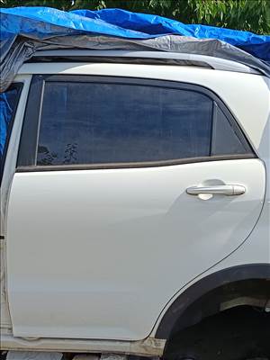 SsangYong Korando III Bal hátsó ajtó 