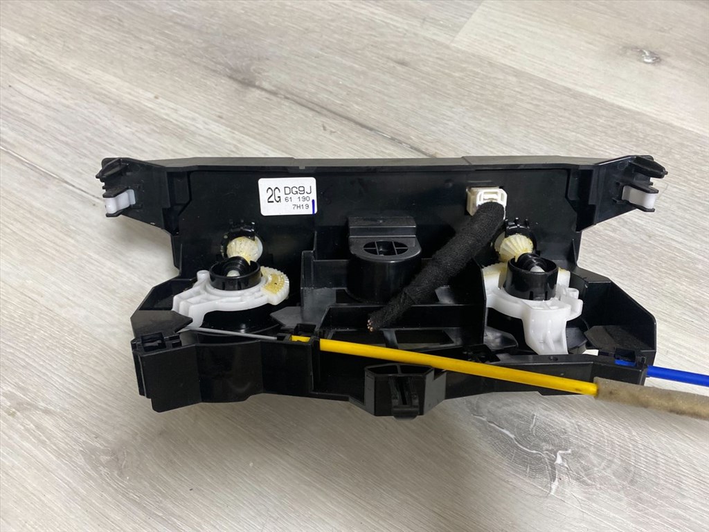 MAZDA 2 DL Fűtéskapcsoló (manuális klímás) 4. kép