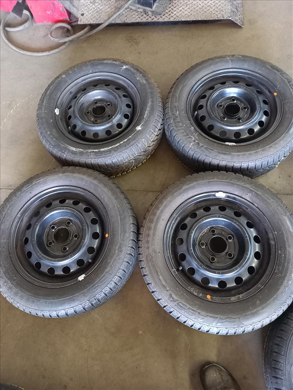 Kia Hyundai 5x114.3-as 15" használt (gyári felni) lemezfelni 195/65 használt téli gumi sxx2 1. kép