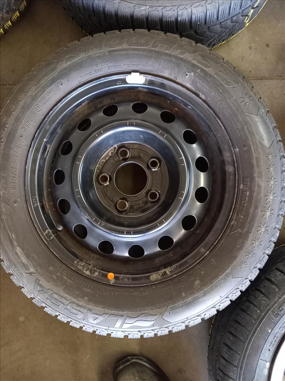 Kia Hyundai 5x114.3-as 15" használt (gyári felni) lemezfelni 195/65 használt téli gumi sxx2 3. kép
