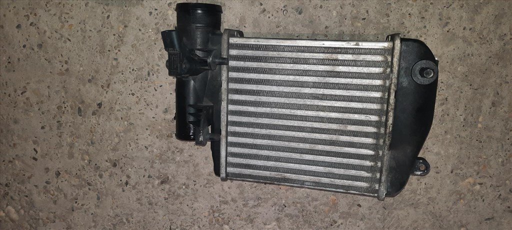 Audi A6 3.0 2.7 TDI intercooler bal 4f0145805 1. kép