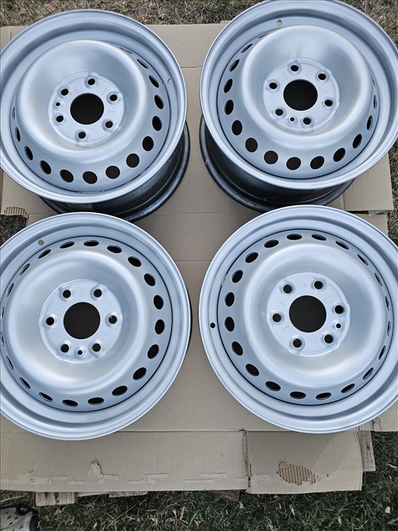  6x125 lyukosztású 6,5JJ 16" újszerű (gyári felni) lemezfelni 1. kép