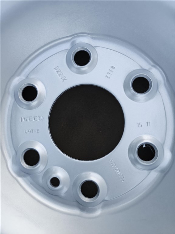  6x125 lyukosztású 6,5JJ 16" újszerű (gyári felni) lemezfelni 2. kép