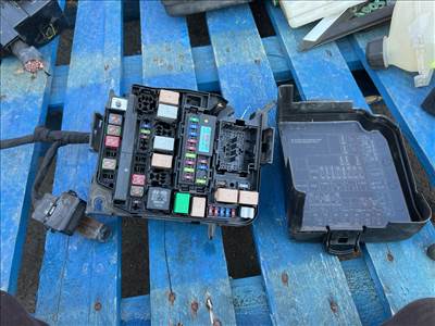 HYUNDAI i30 GD Biztosítéktábla Motortér