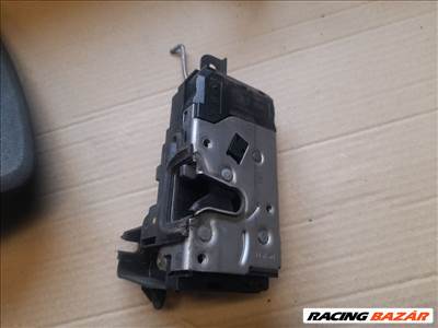 Opel Zafira B Jobb első Központizár Motor 3070 ,  13210749