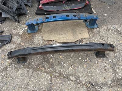 AUDI Q3 8U Hátsó Lökhárító Merevítő (Fém) 016644