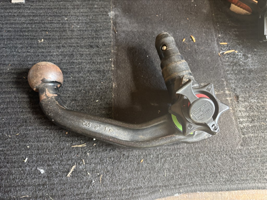 Passat B8, Octavia III, Superb III levehető vonóhorog fej westfalia 305405 1. kép