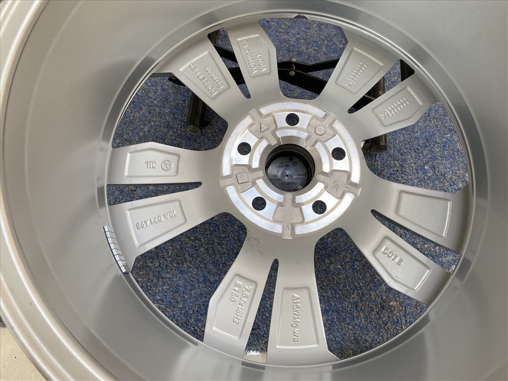 (3703)  Volkswagen 18 gyári alufelni felni, 5x112, iD.3  Golf 2. kép