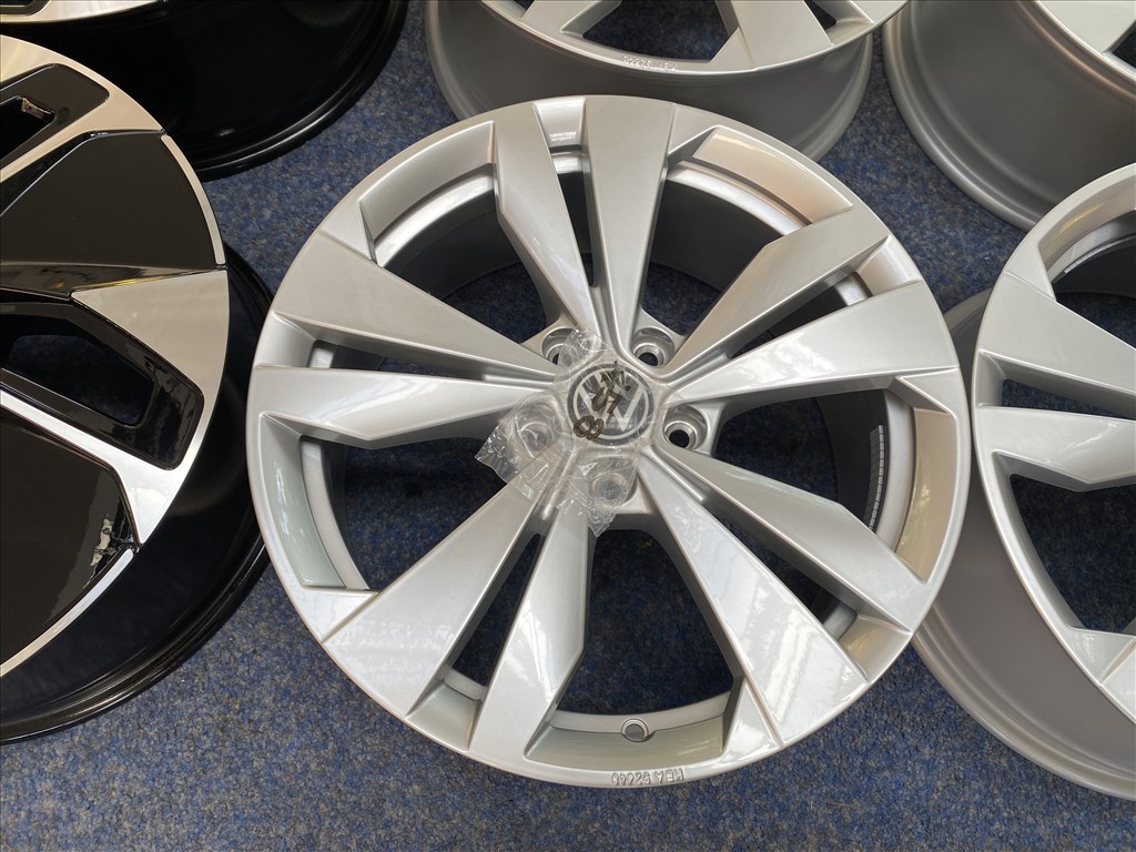 (3703)  Volkswagen 18 gyári alufelni felni, 5x112, iD.3  Golf 5. kép