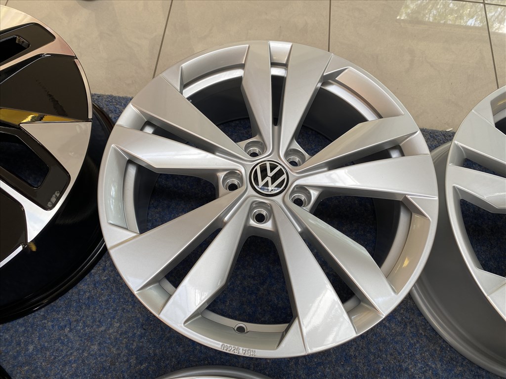 (3703)  Volkswagen 18 gyári alufelni felni, 5x112, iD.3  Golf 7. kép