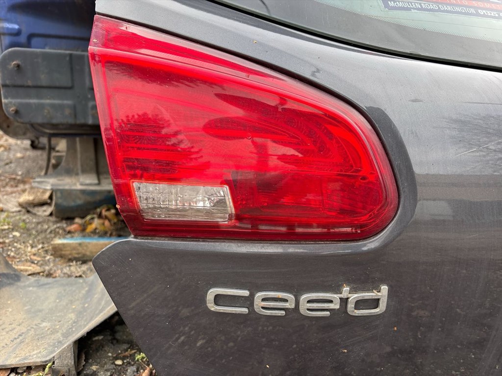 KIA CEED  Csomagtérajtó (Részeivel) 5. kép