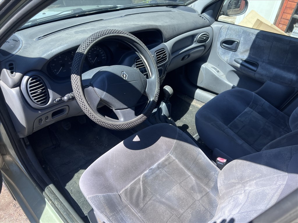 Renault Mégane I 1.4i bontott alkatrészei 3. kép