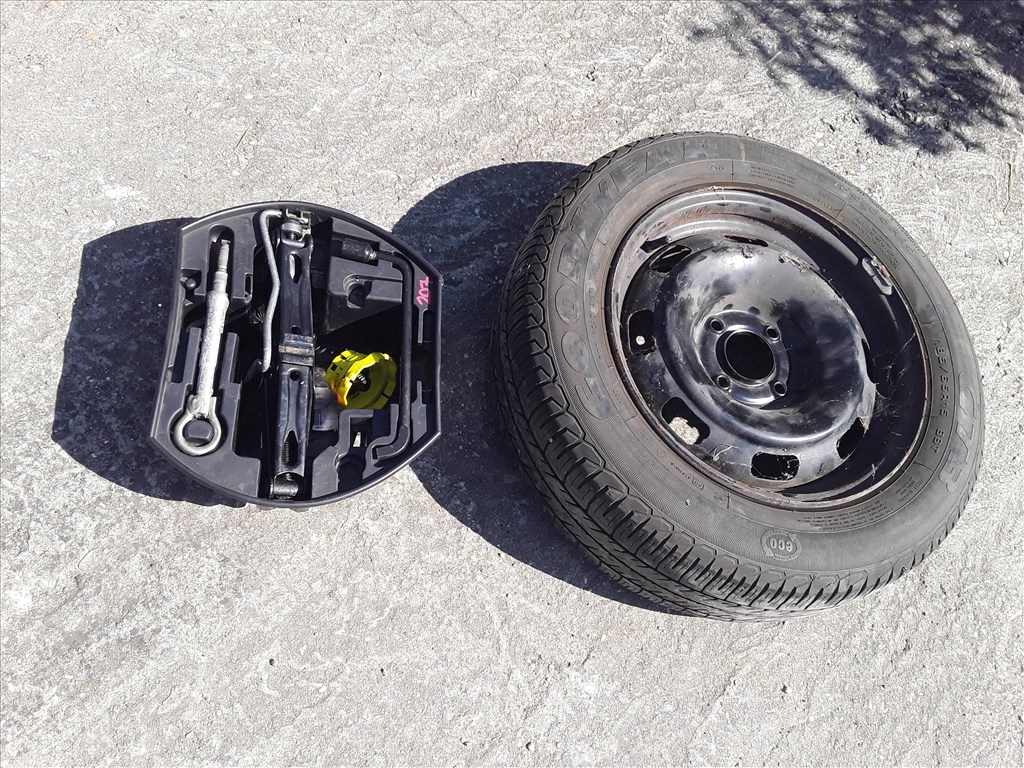 Peugeot 207 Vonószem Emelő Kerékkulcs Készlet 2. kép