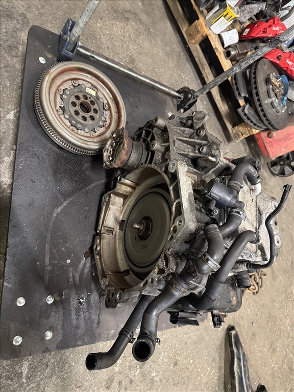 Skoda Octavia III RS 2.0 TSI PZQ DSG váltó 2. kép