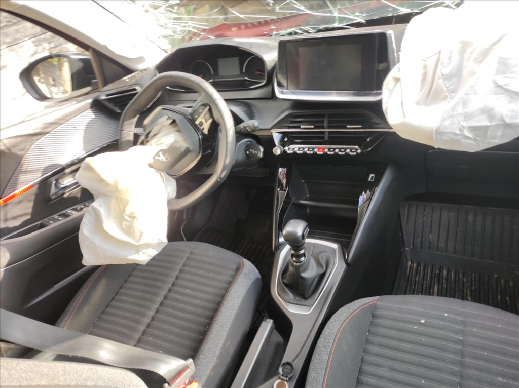 Peugeot 208 bontott alkatrészei 5. kép