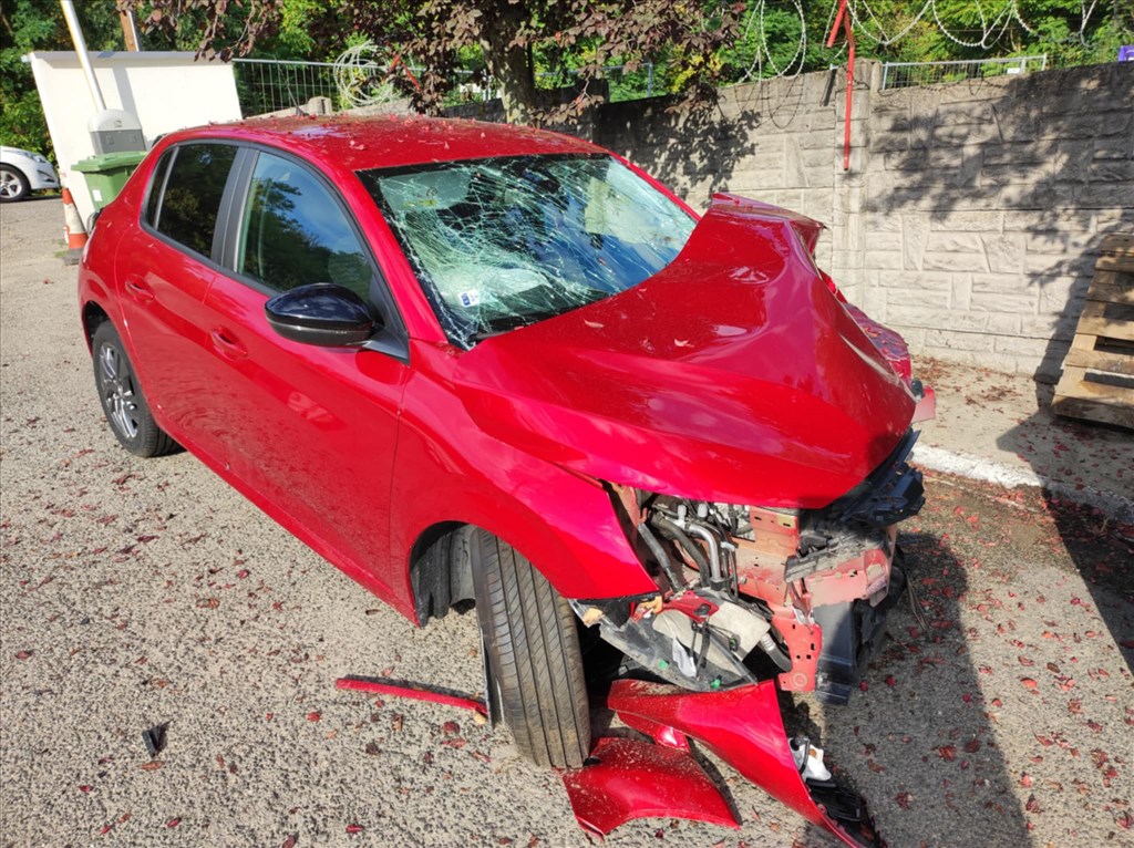 Peugeot 208 bontott alkatrészei 2. kép