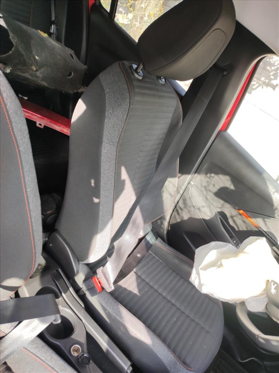 Peugeot 208 bontott alkatrészei 7. kép