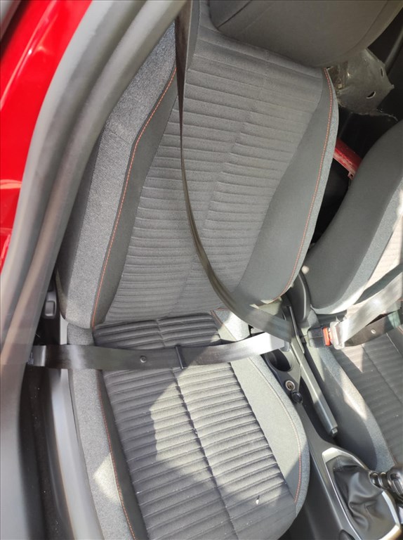 Peugeot 208 bontott alkatrészei 8. kép