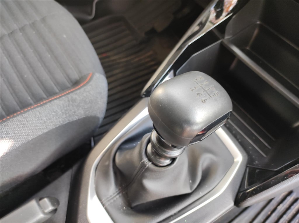 Peugeot 208 bontott alkatrészei 9. kép