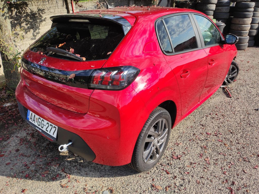 Peugeot 208 bontott alkatrészei 3. kép