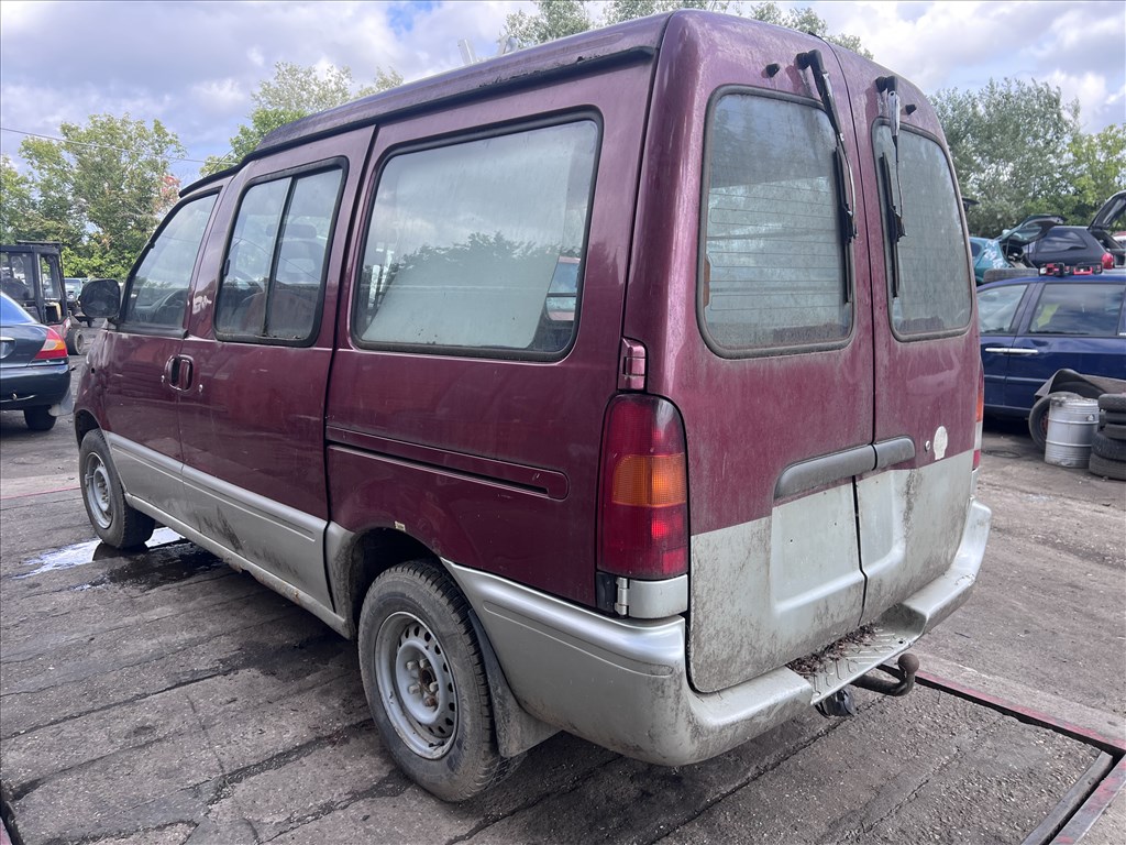 Nissan Vanette 2.3D  bontott alkatrészei 2. kép