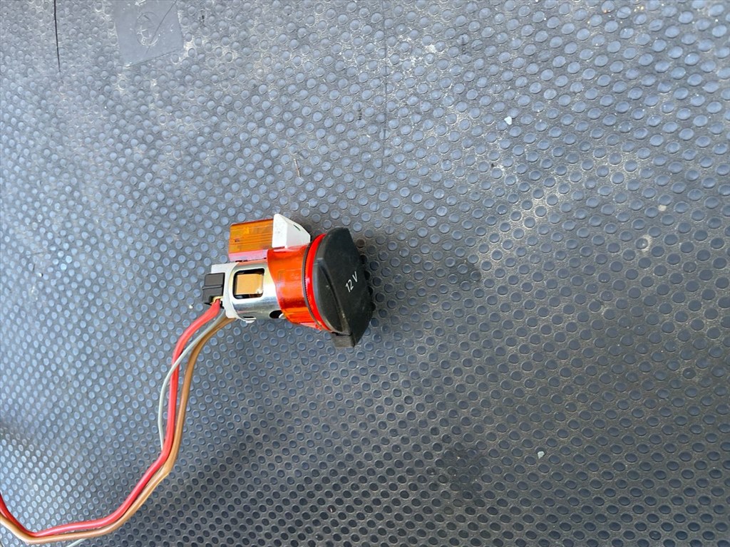 AUDI A4 8K2, B8 Szivargyújtó Aljzat 017347 5. kép