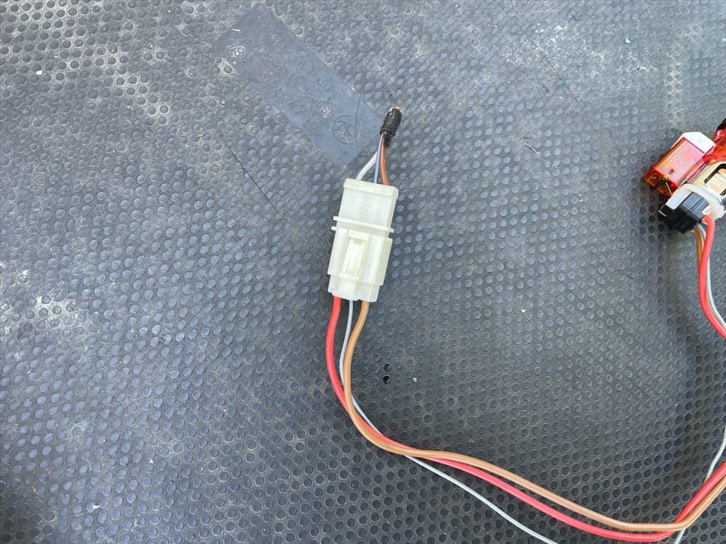 AUDI A4 8K2, B8 Szivargyújtó Aljzat 017347 6. kép