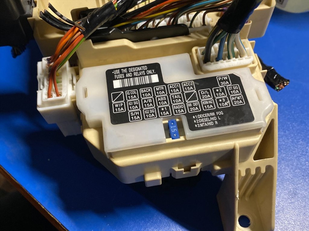 SUZUKI SPLASH  Biztosítéktábla Utastér 011036 2. kép