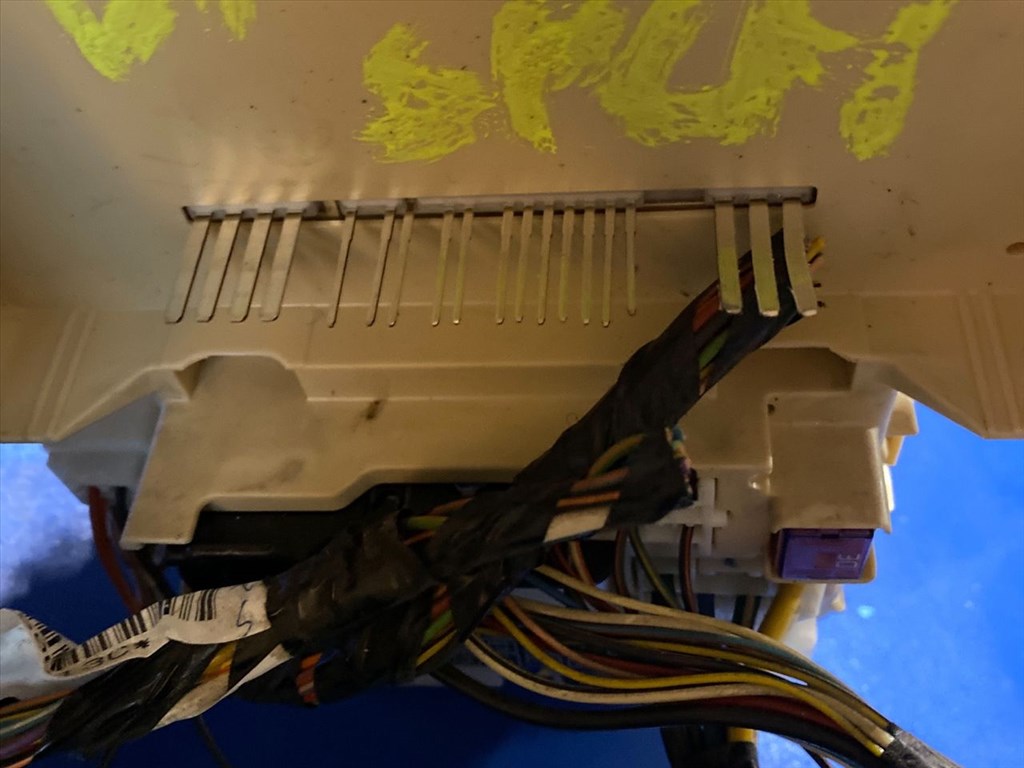 SUZUKI SPLASH  Biztosítéktábla Utastér 011036 4. kép