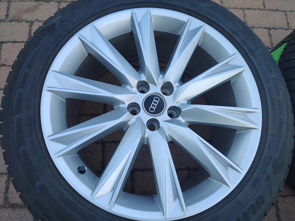 Audi Q7 Q8 E-tron gyári 20col alufelni 255/50r20 újszerű Goodyear téli gumi  5. kép