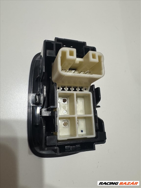 Toyota Auris ablakemelő kapcsoló (hátsó) 2. kép