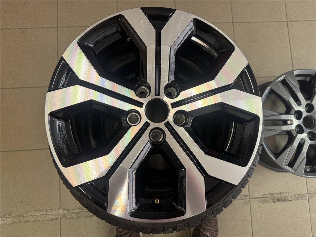 R17 Original Renault 6.5J ET32 - 403000581R 1db felni alufelni 1. kép