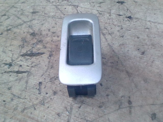 SUZUKI LIANA Bal hátsó ablakemelő kapcsoló 1. kép