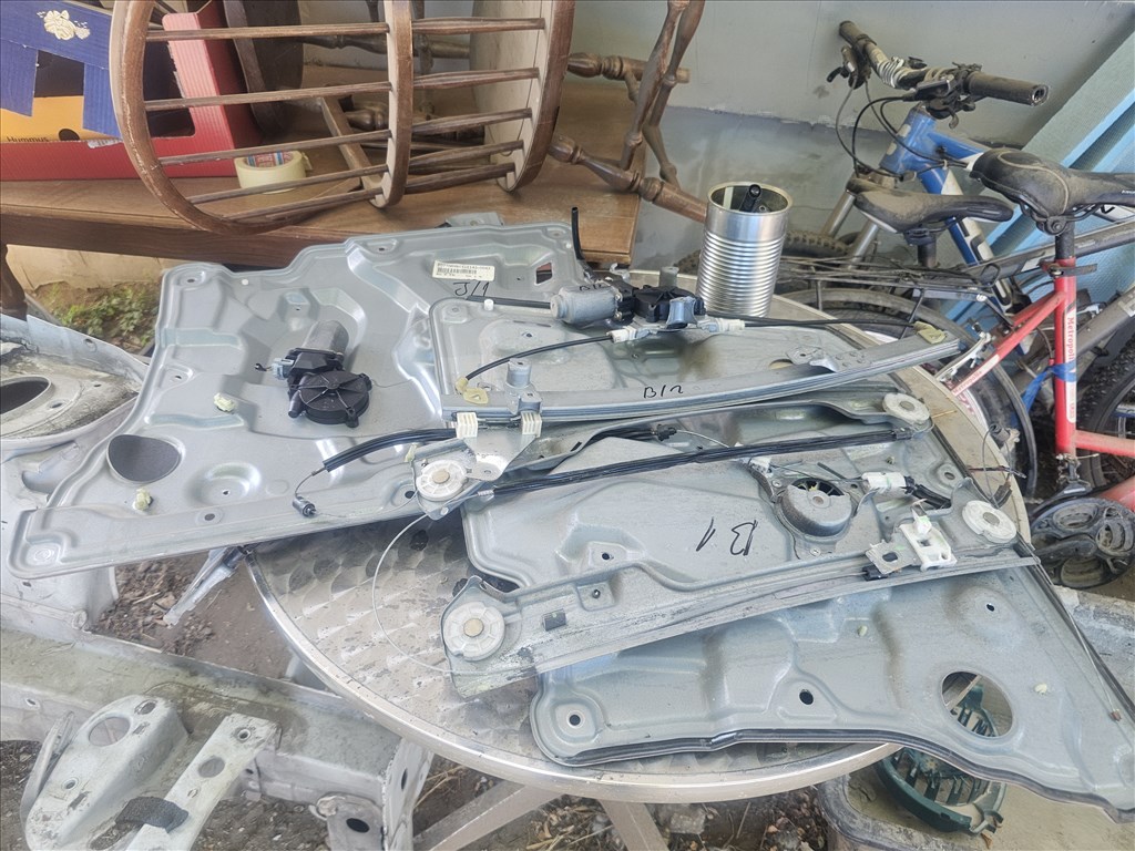 Nissan Primera III Ablakemelő szerkezet és motor első  1. kép