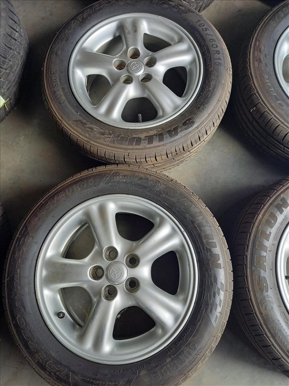 Toyota Avensis 6x15 5x100 gyári alufelni 195/60R15 Sailun nyárival sxx2 2. kép