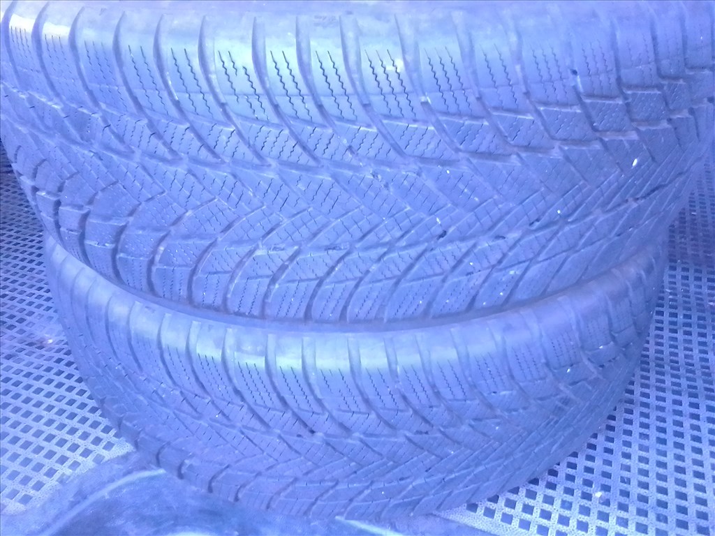  205/60R16 Bridgestone Blizzak LM001 újszerű téli gumi 2 db 3. kép