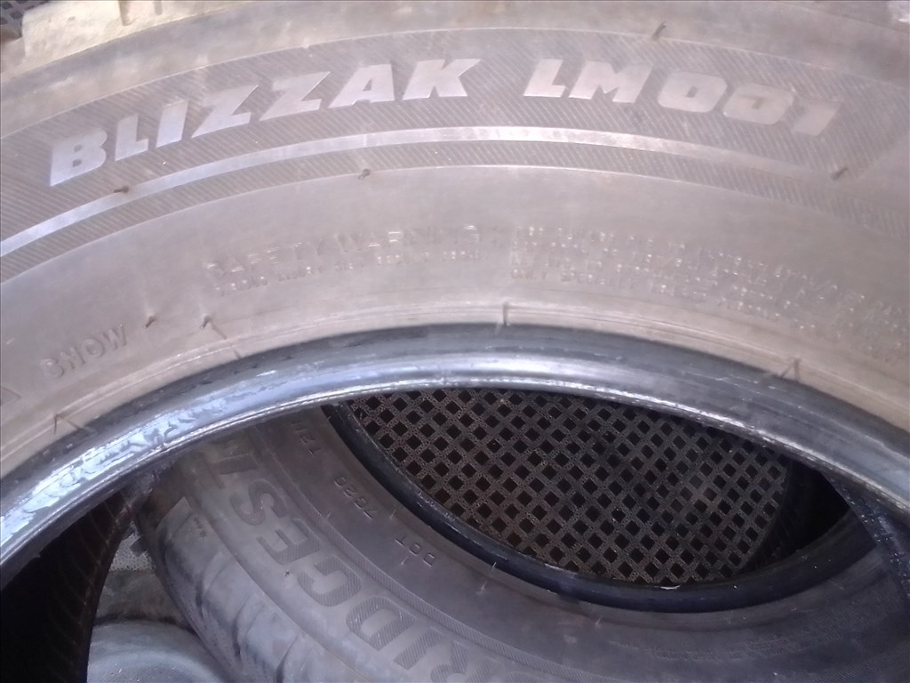 205/60R16 Bridgestone Blizzak LM001 újszerű téli gumi 2 db 5. kép
