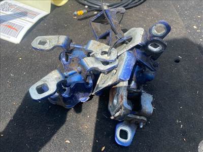 DACIA SANDERO II  Bal első Alsó Zsanér