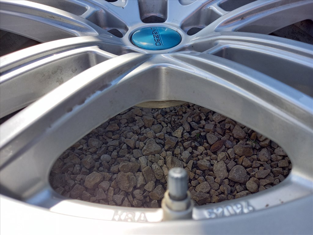 BMW F90 G31 Dezent 5x112 7.5x17 alu szett 225/55R17 Téli good year sxx4 4. kép