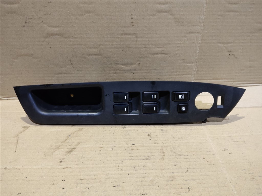 Kia Sorento 2009-2015 bal első ablakemelő kapcsoló 93570-2P010VA 1. kép