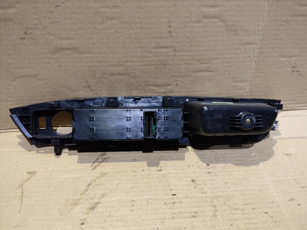 Kia Sorento 2009-2015 bal első ablakemelő kapcsoló 93570-2P010VA 2. kép