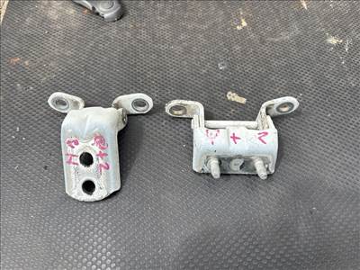 NISSAN QASHQAI / QASHQAI PLUS 2 J10, JJ10 Bal hátsó Zsanér