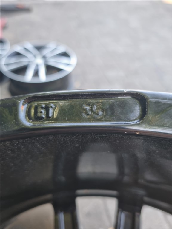  5x114.3 lyukosztású 7JJ 17" új Vilach alufelni 5. kép