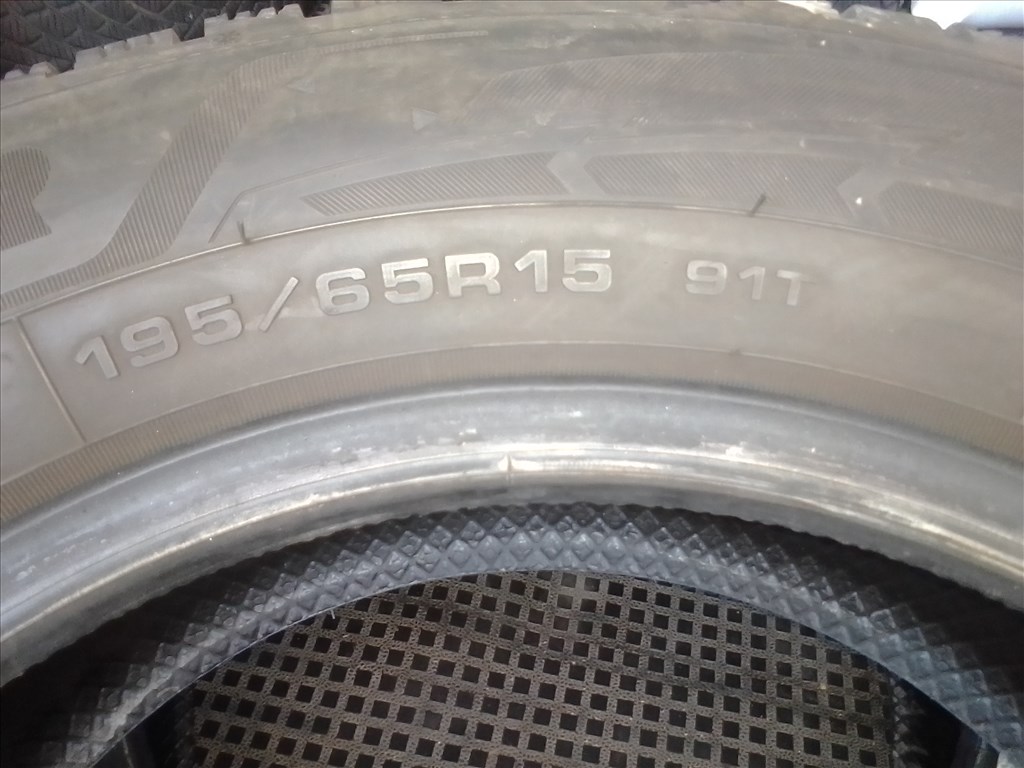  195/65R15 Goodyear újszerű 2023-as téli gumi garnitúra 5. kép