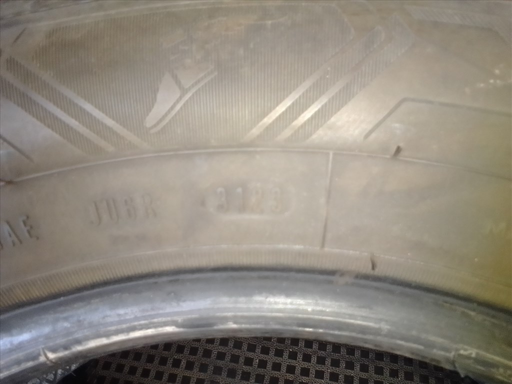  195/65R15 Goodyear újszerű 2023-as téli gumi garnitúra 8. kép