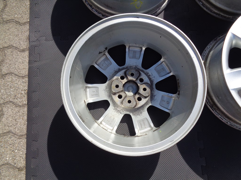 Lancia gyári alufelni 15-ös, 4×98-as osztóval, szép állapotban eladó.  6. kép