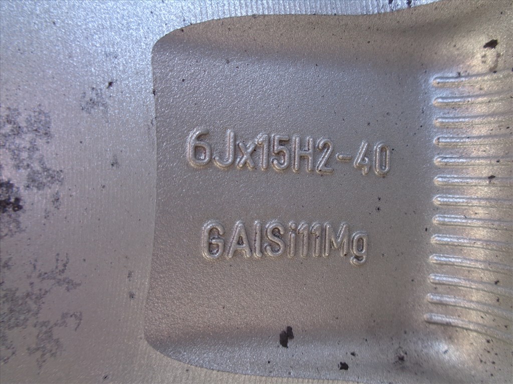 Lancia gyári alufelni 15-ös, 4×98-as osztóval, szép állapotban eladó.  7. kép